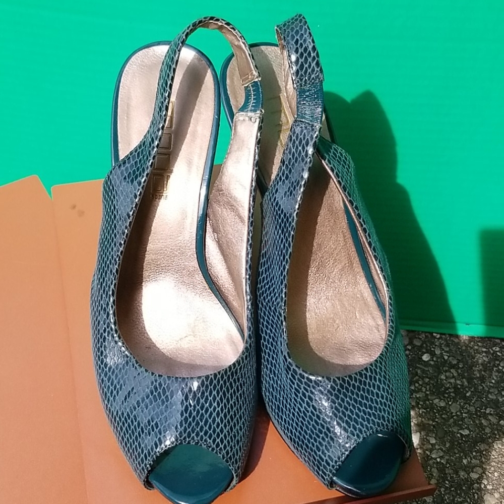 Women's shoes